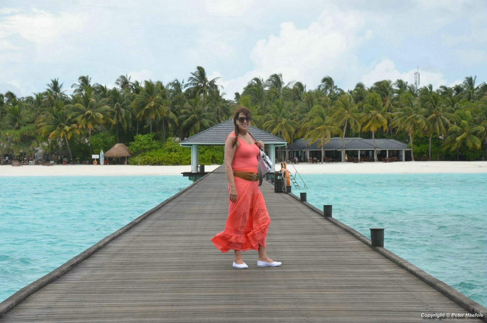 Fotoshooting Frau im roten Kleid Sun Island Resort und Spa Sued Ari-Atoll Malediven